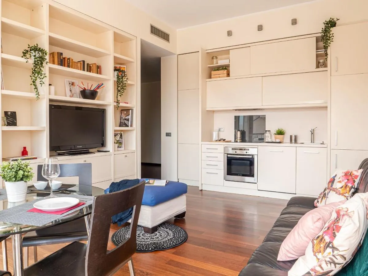 The Best Rent - Bright Two Rooms Apartment Near Cattolica University Milan